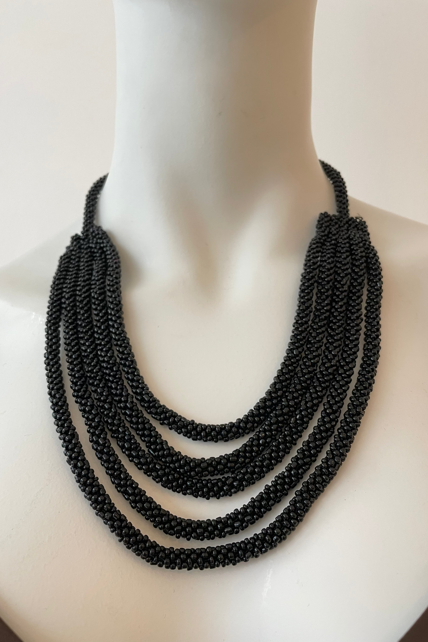 AMIKE - Five Liner Necklace, black