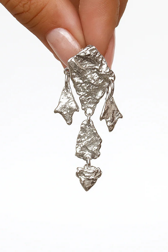 DUNE JEWELS - Bleeding Heart Earrings