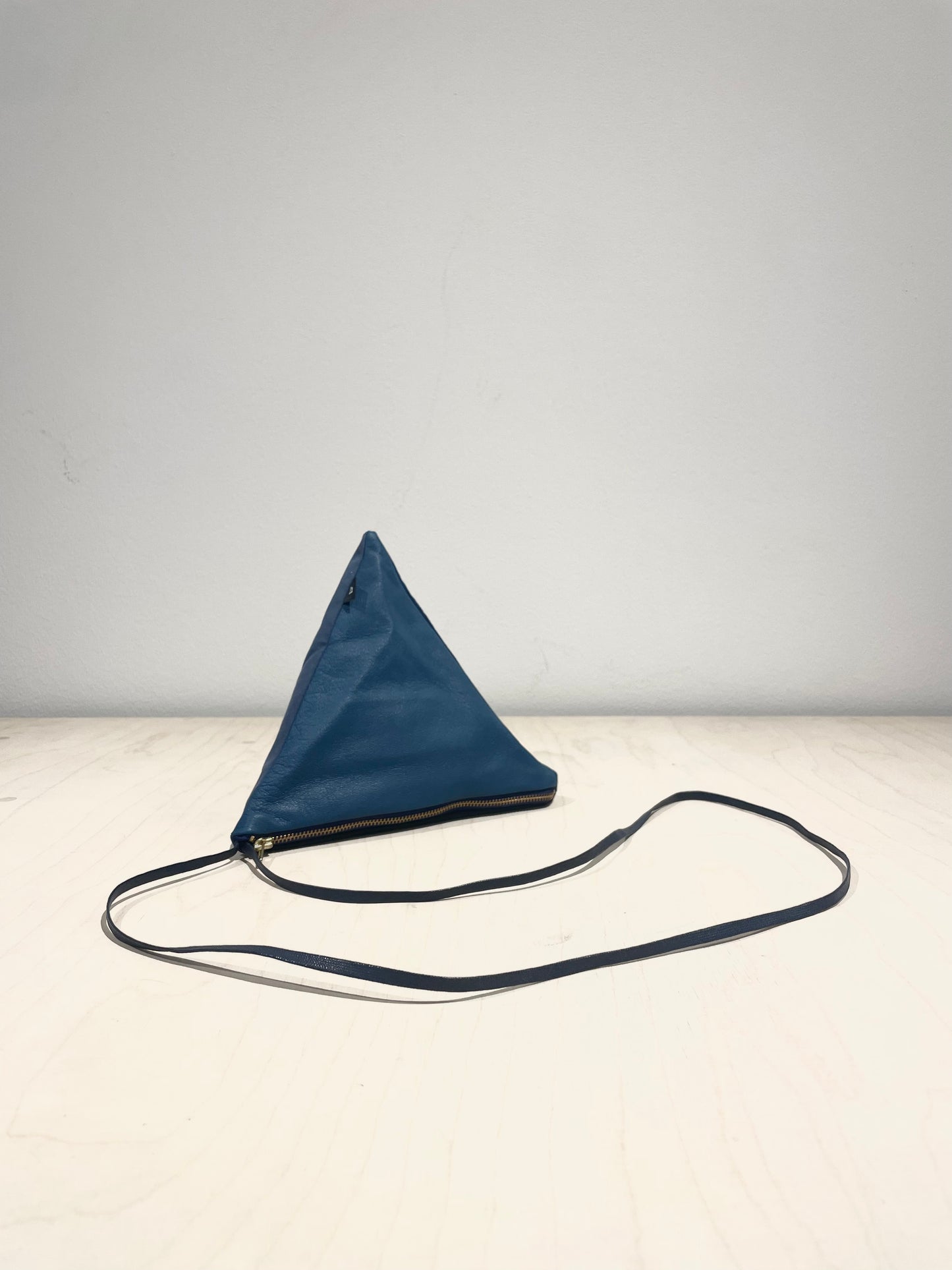 STUDIO SCHMITD- PYRAMIDE BAG - blue