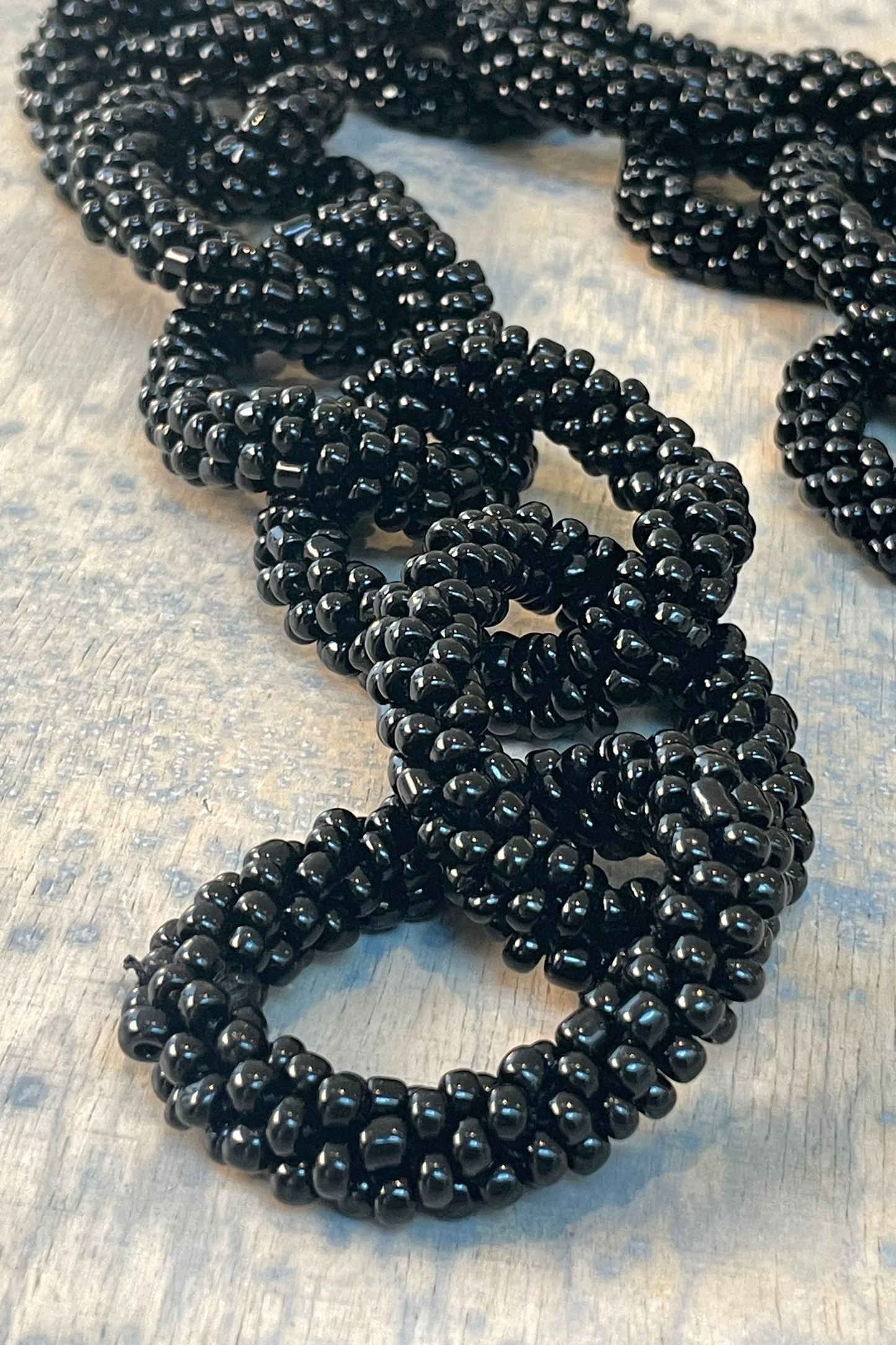 AMIKE - Chain - black