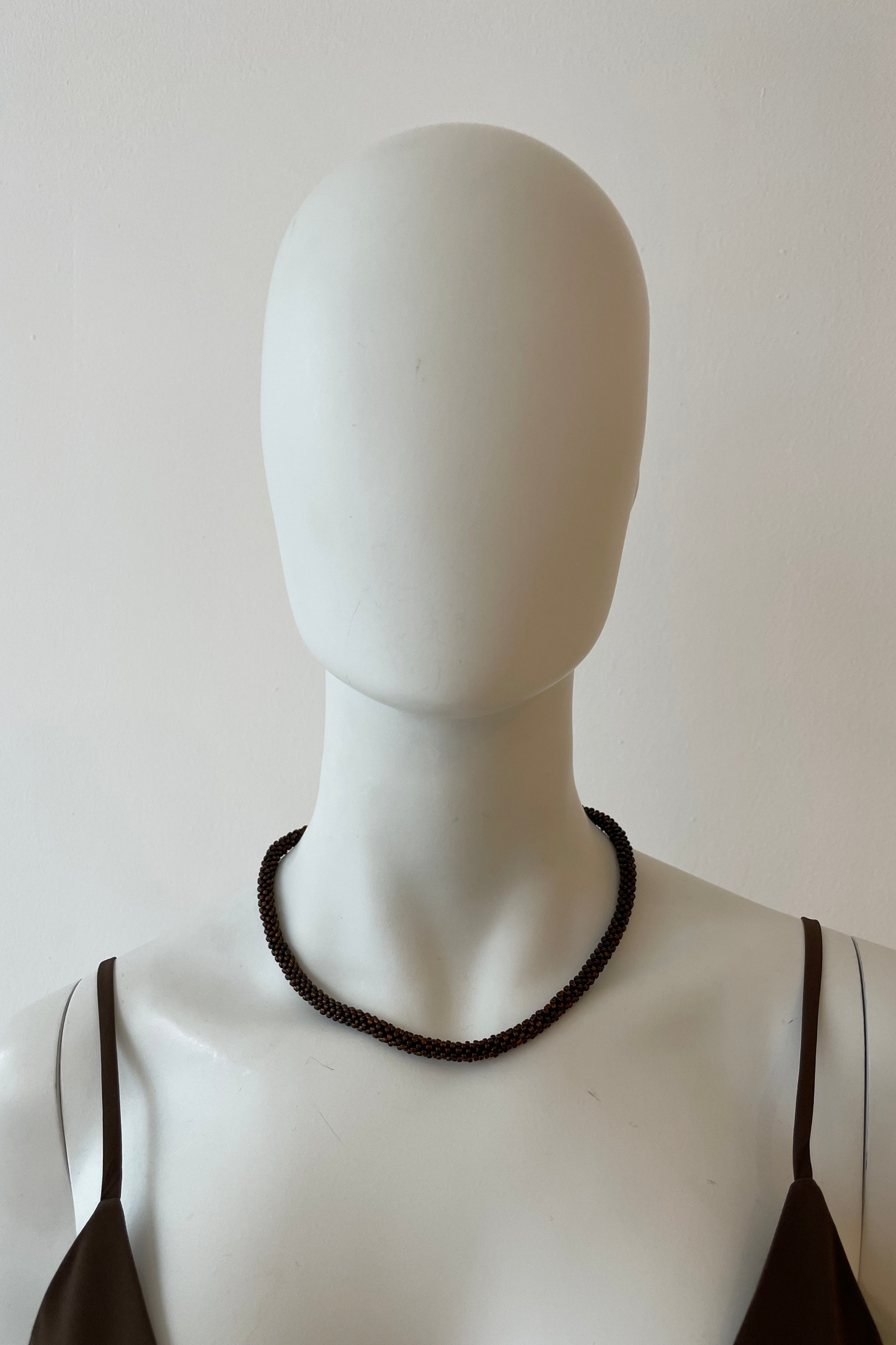 AMIKE - Single Liner Necklace, brown