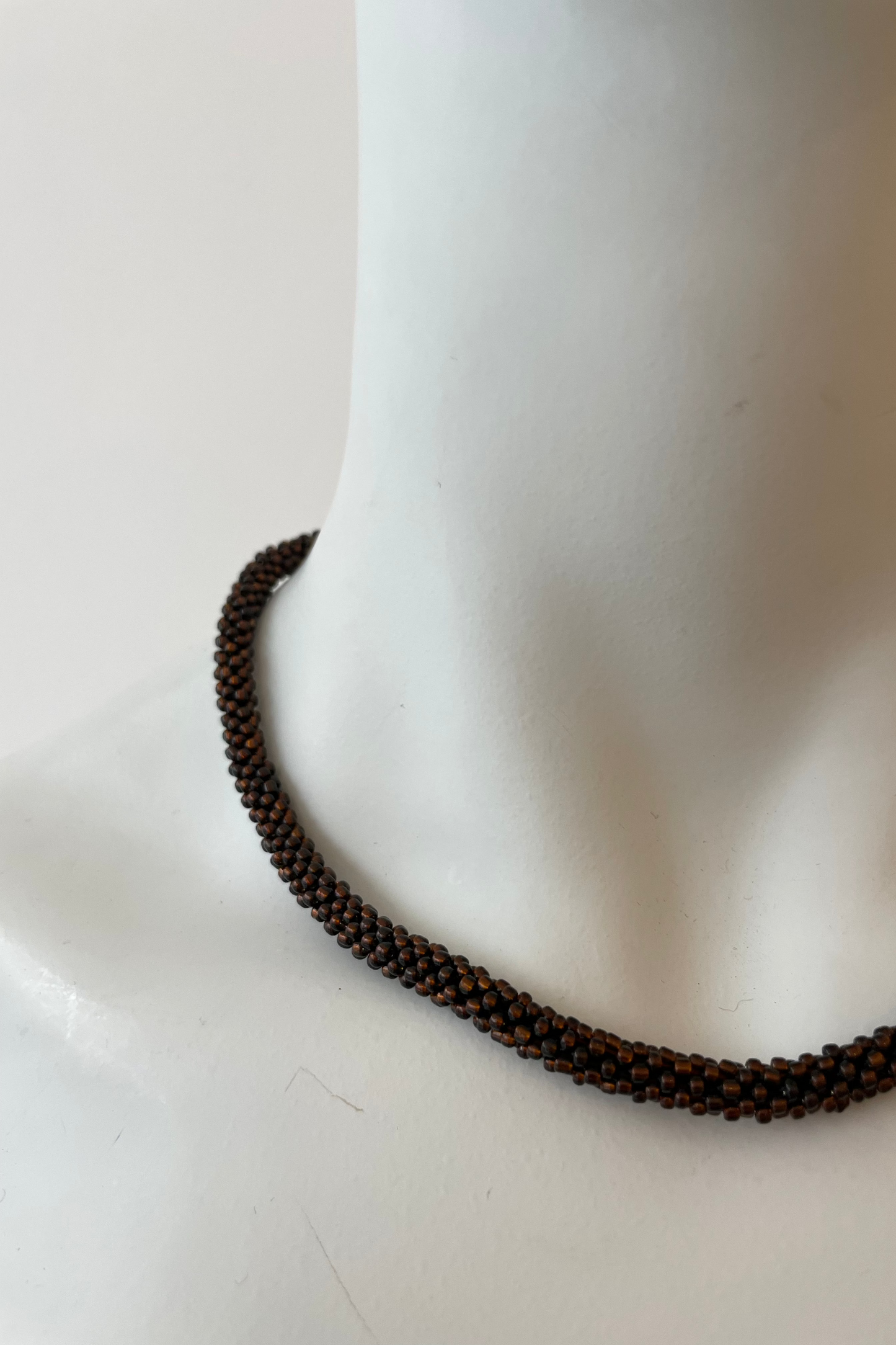 AMIKE - Single Liner Necklace, brown