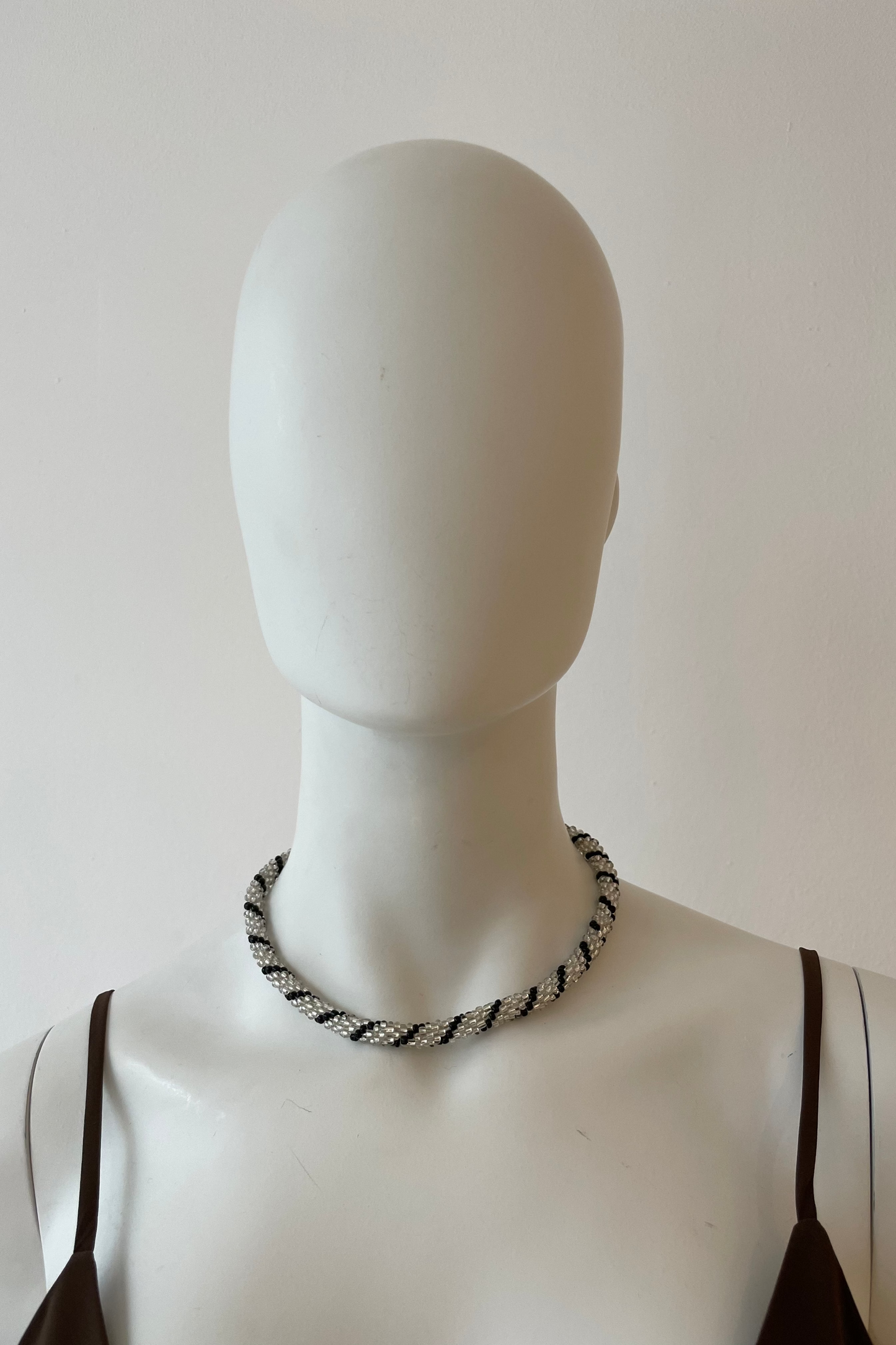 AMIKE - Single Liner Necklace, silver / black