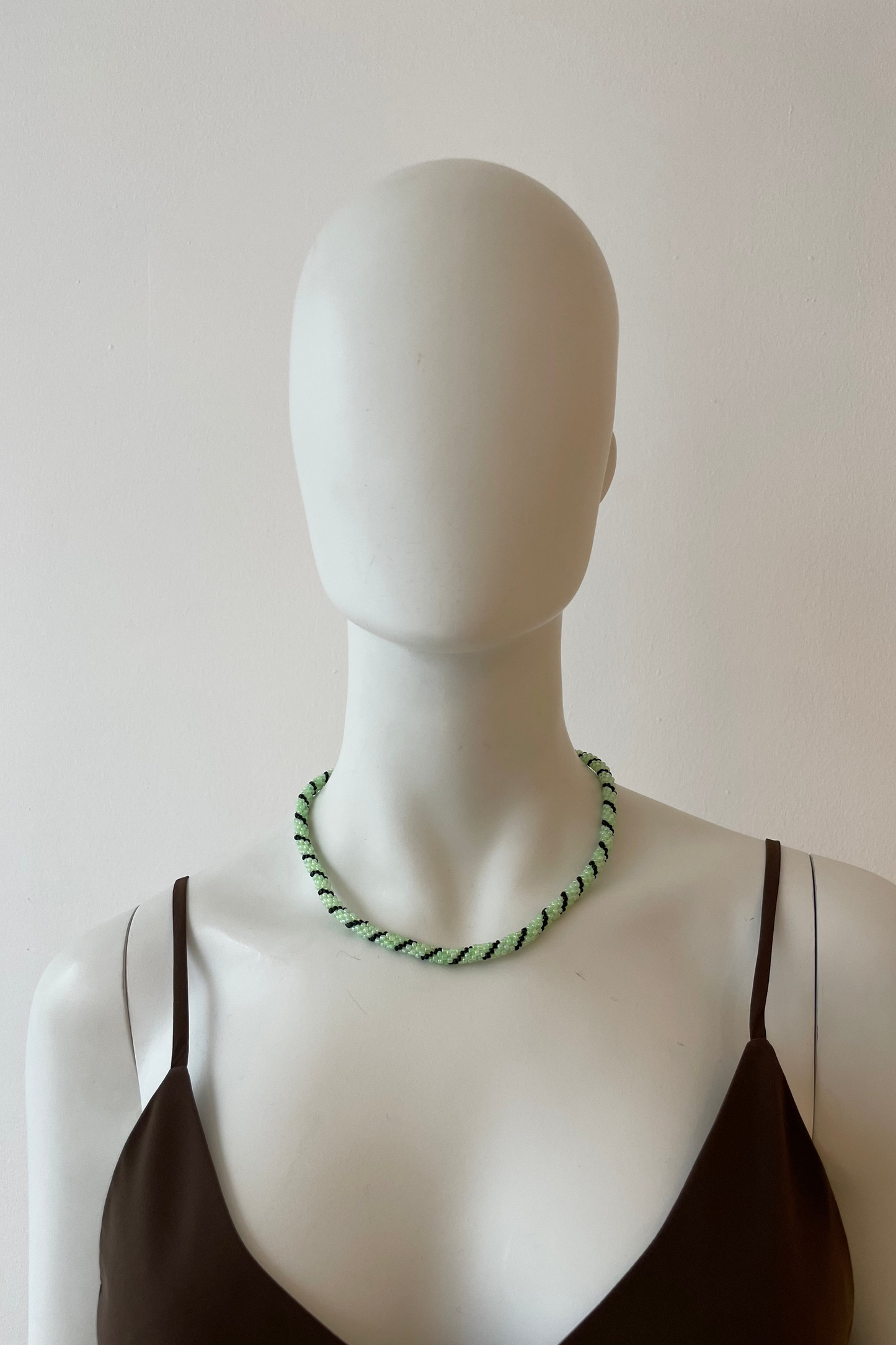 AMIKE - Single Liner Necklace, green / black