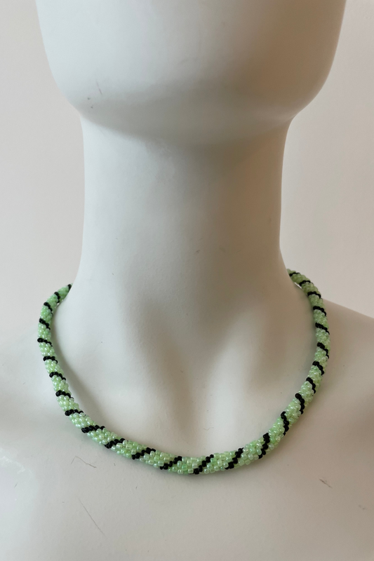 AMIKE - Single Liner Necklace, green / black