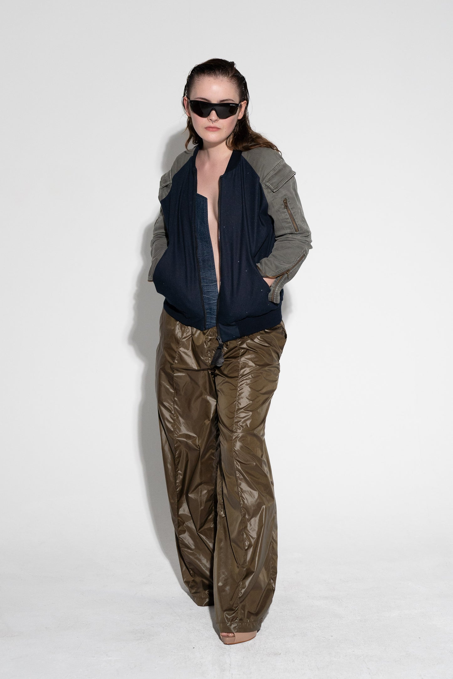 STUDIO SCHMITD- ECHO TROUSERS - Oliv Nylon